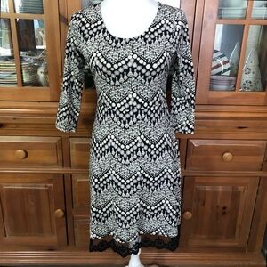 👗EUC Pink Rose Black & White Patterned Dress with Lace Hem